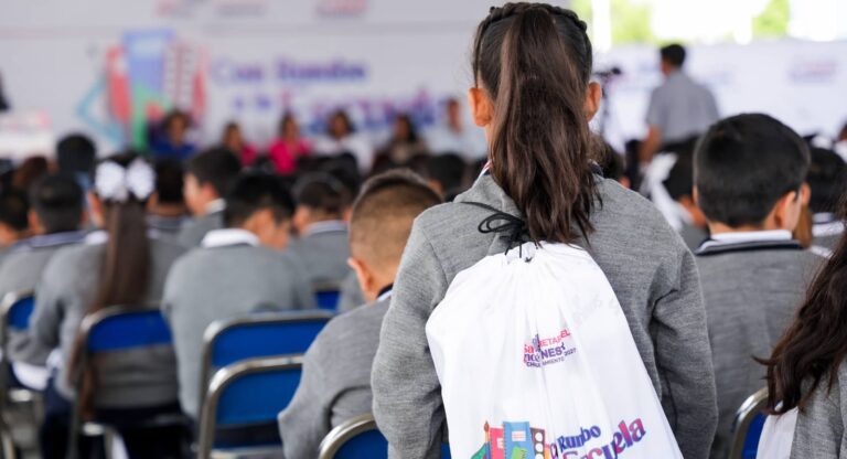 Respalda Lupita Cuautle la educación primaria con útiles escolares gratuitos en regreso a clases
