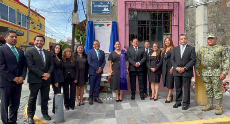 Encabeza Lupita Cuautle colocación del bando solemne para las Fiestas Patrias
