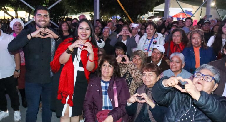 La Sonora Santanera puso a bailar a grandes y chicos en la Gran Feria de Cholula