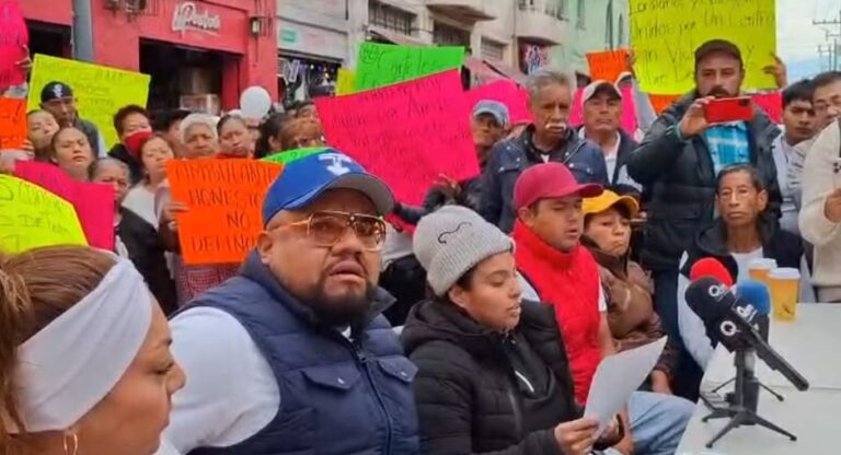 Ambulantes y locatarios afirman que no son delincuentes, sus ventas se desplomaron