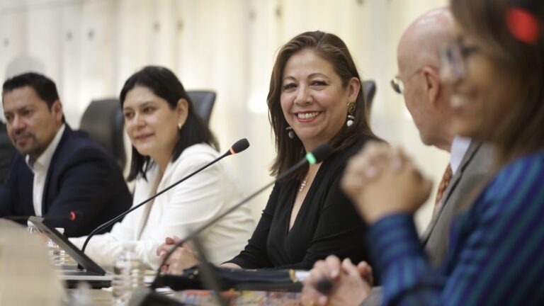 Entrega Congreso reconocimiento “Orgullo Poblano” a integrantes de lucha libre y familia Lutteroth
