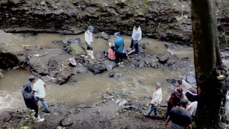 Mueren dos jóvenes arrastrados por la corriente en un río de Atlixco