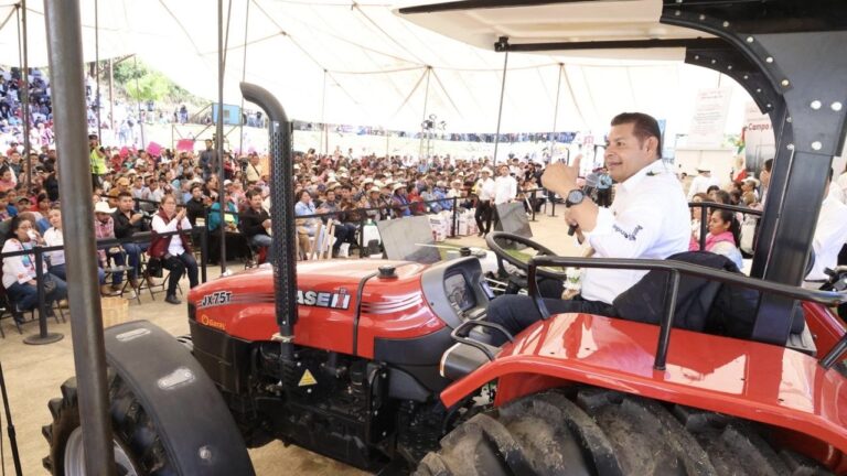 Con apoyos históricos al campo, gobierno estatal impulsa producción agrícola en Cuautempan