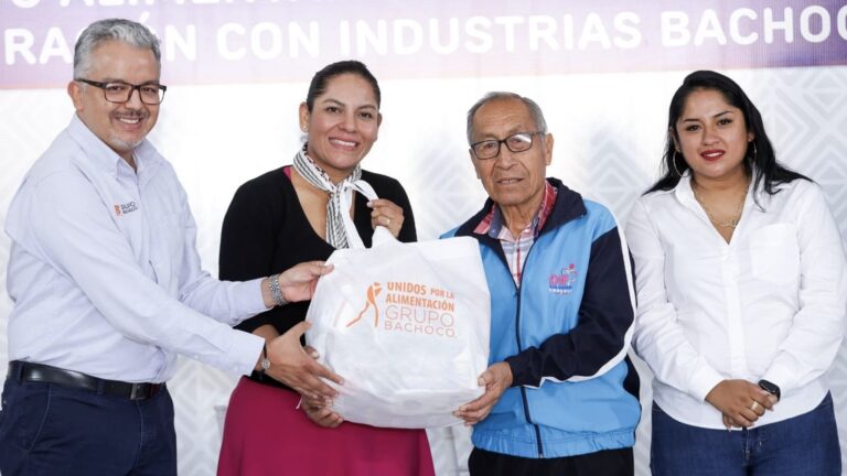 Entrega Lupita Cuautle apoyos alimentarios en colaboración con Industrias Bachoco