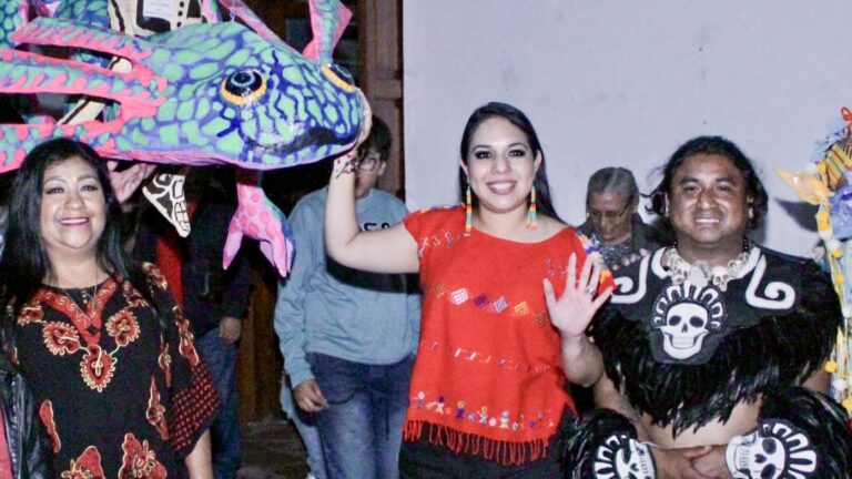 Tonantzin Fernández inaugura el Corredor de Ofrendas en el Complejo Cultural
