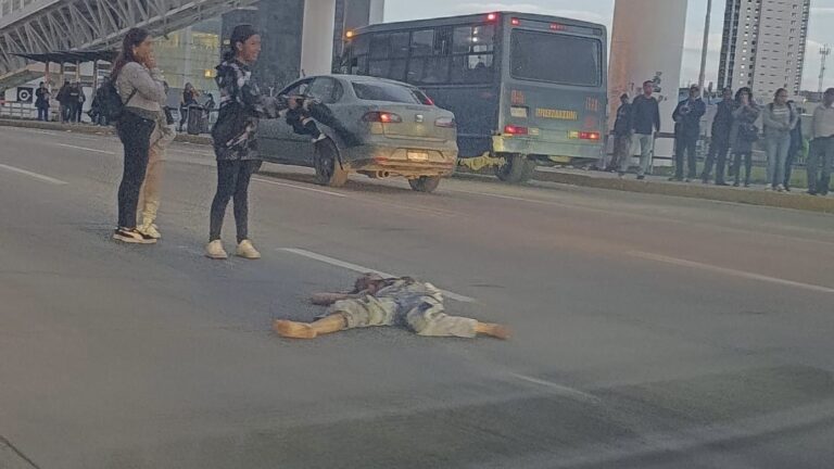Venezolana se lanza de un puente en Vía Atlixcáyotl, estaba deprimida