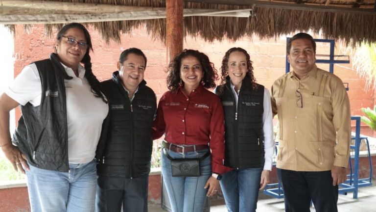 Comisión de Cultura del Congreso sesiona en Tehuacán y reconocen a introductor de ganado para elaboración del mole de caderas 