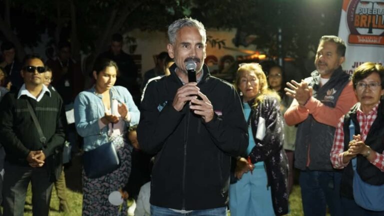 Enciende Gobierno de Pepe Chedraui luminarias modernizadas en colonia S.N.T.E con Puebla Brilla