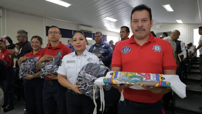 Abanderan SSP y UCIPS a delegación poblana para juegos latinoamericanos de policías y bomberos