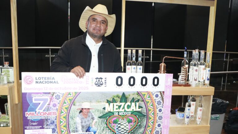 Billete conmemorativo de Lotería Nacional honra el décimo aniversario del Mezcal Poblano
