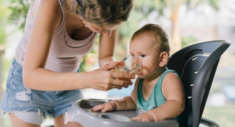 Por qué es importante evitar el sodio en los bebés