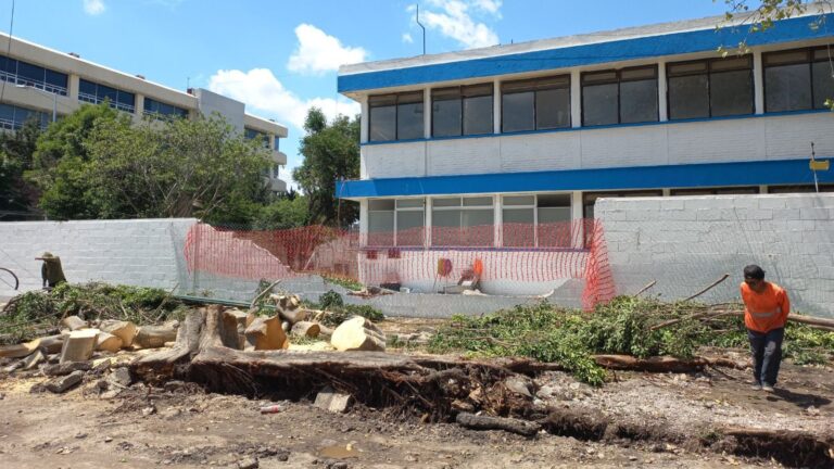Atiende CAPCEE la reconstrucción de escuela en Puebla Capital por temporada de lluvia