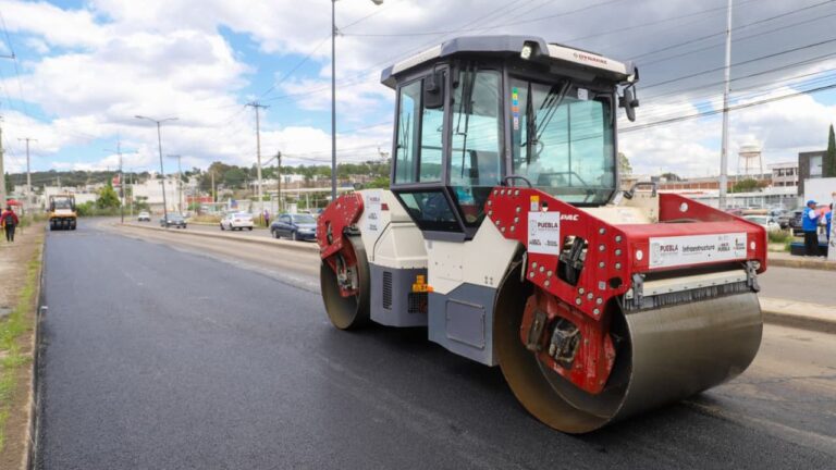 Con aplicación correcta de recursos y ahorro del 68%, en Puebla Capital se rehabilitan 1,200 calles