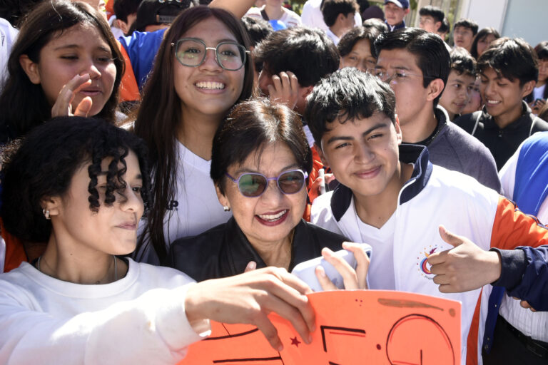 Rectora Lilia Cedillo coloca primera piedra de pista de tartán y campo traviesa en la prepa Alfonso Calderón