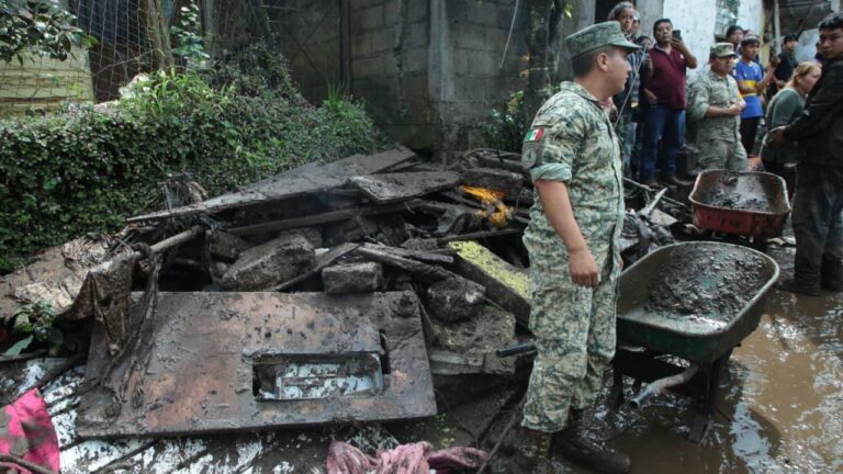 Fuerzas armadas, con sensibilidad y prontitud, atienden a la población afectada en la Sierra Norte