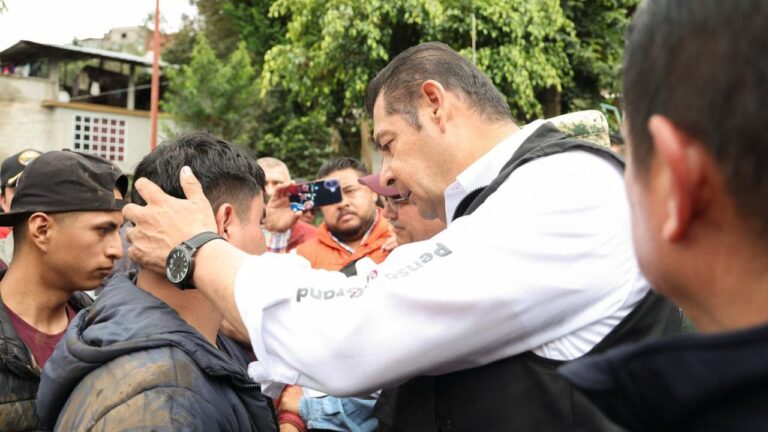 Gobernador Armenta responde de manera inmediata en zonas afectadas por lluvias y supervisa entrega de apoyos