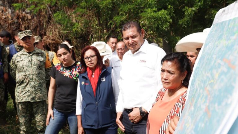 Gobierno federal y estatal reabren accesos a Tlacuilotepec; reconstruirán puente derribado por lluvias