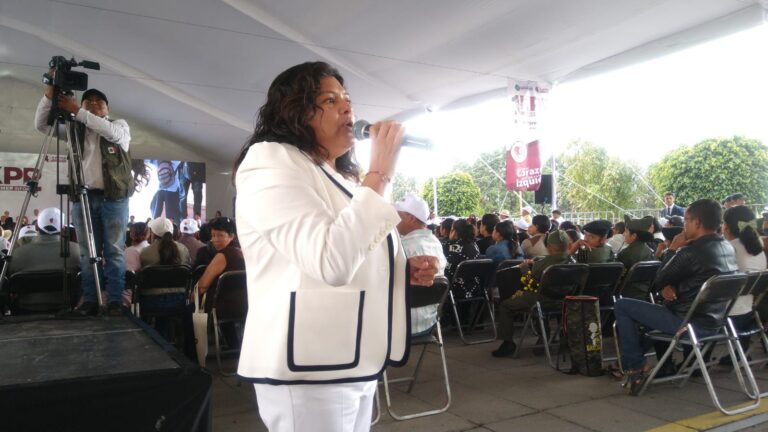 Presume Karina Pérez resultados ajenos, alcaldes le hacen vacío en su informe legislativo