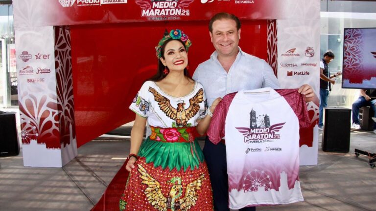 Presenta Gobierno de la Ciudad rutas, playera y medalla del Medio Maratón 21K Puebla 2025