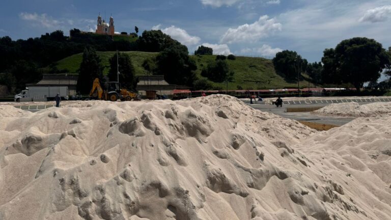 Inicia armado de gradas y torres del Mundial de Voleibol de Playa en SPCH
