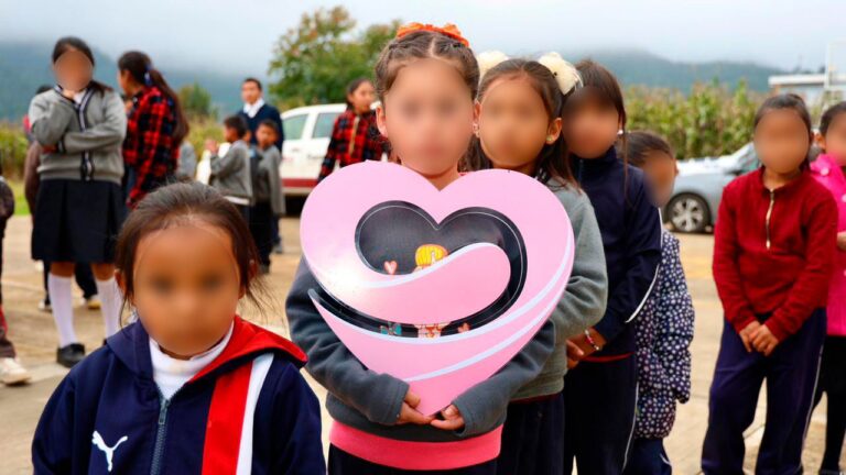 SEDIF entrega apoyos mediante el programa “Todos a la Escuela”