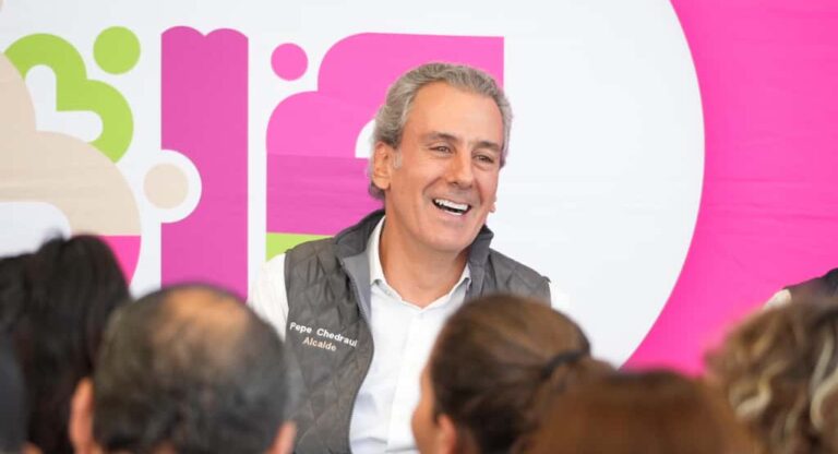 Entrega Pepe Chedraui apoyos alimentarios a familias de San Baltazar Campeche