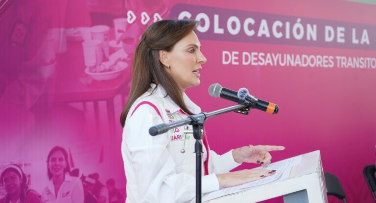 MariElise Budib y Pepe Chedraui colocan la primera piedra de desayunadores escolares transitorios