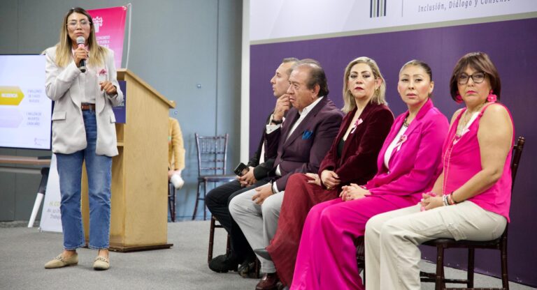 Realiza Congreso plática de concientización sobre el cáncer de mama 