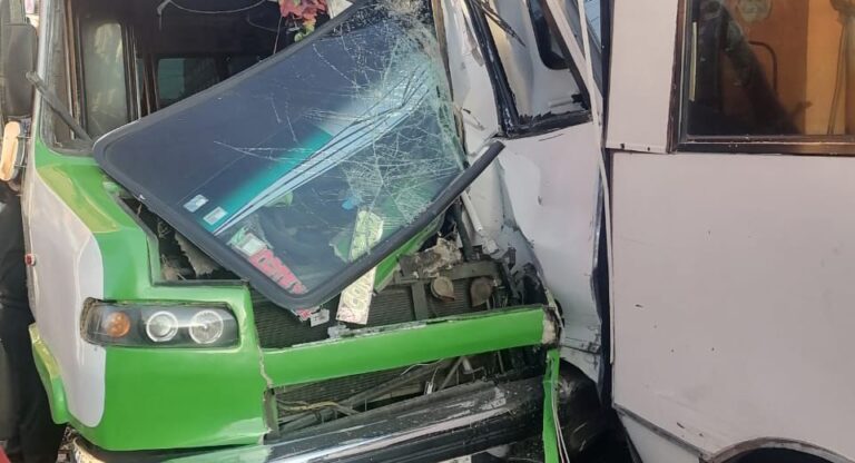 Nueve lesionados saldo de brutal choque entre unidades del transporte público