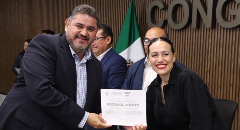 Reconoce Congreso del Estado a productores y productoras poblanas que participaron en certamen internacional de mezcal