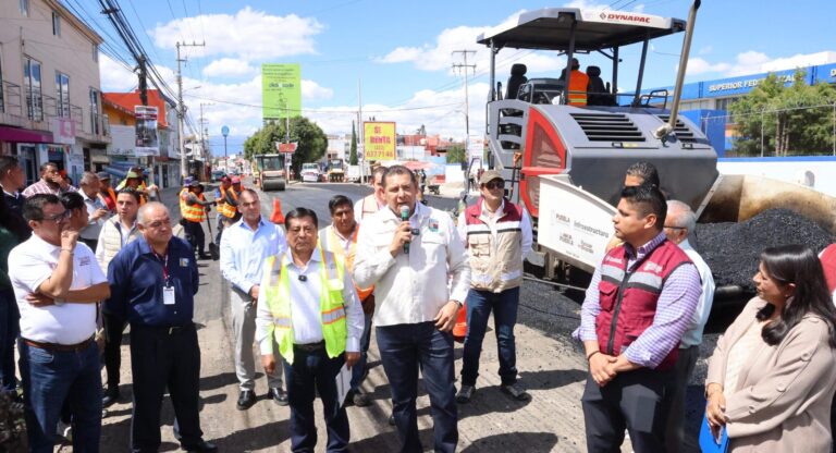 Supervisa gobernador Armenta pavimentación en Camino Real a Cholula y Zavaleta