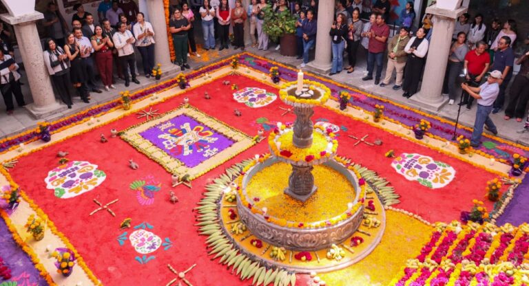 Inauguran Ofrenda Monumental en la Presidencia Municipal de San Pedro Cholula