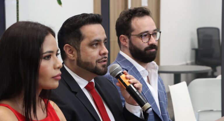 Impulsa diputado Jaime Aurioles inclusión de la industria local del vestido al mercado digital