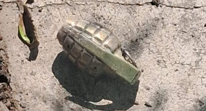 Hallan granada de fragmentación abandonada en Domingo Arenas