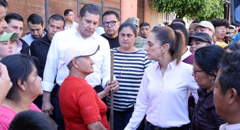 Cobija y atiende la Presidenta Sheinbaum a damnificados en Huauchinango: No vamos a dejar desamparados a nadie