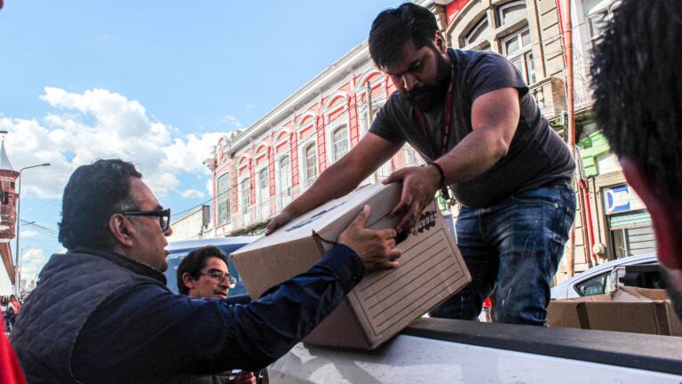 Voluntariado de Salud entrega apoyos a damnificados por lluvias en la Sierra Norte