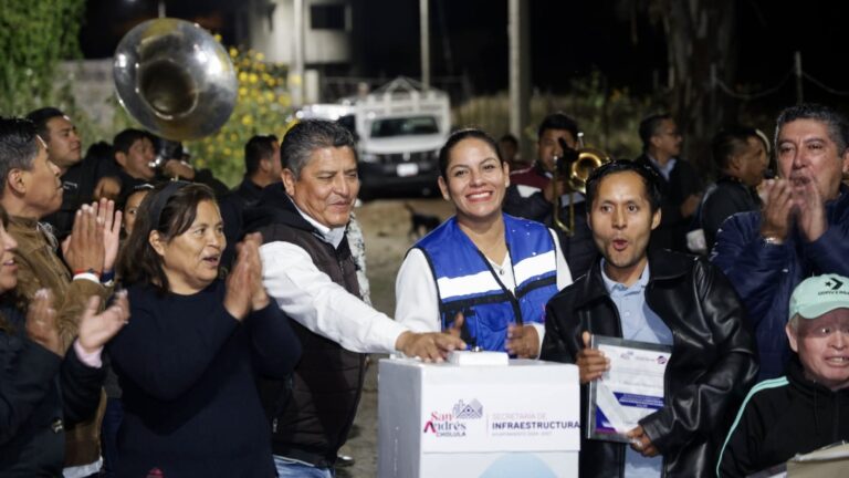 Entrega Lupita Cuautle obras de drenaje y electrificación en San Antonio Cacalotepec