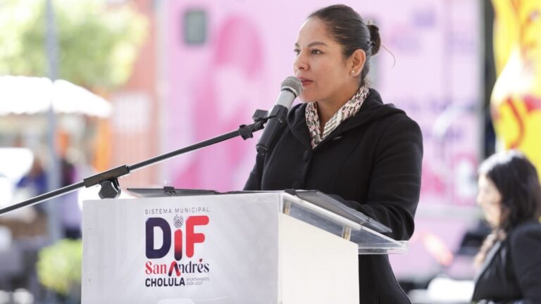 San Andrés Cholula se ilumina de rosa en el Día Internacional de la Lucha contra el Cáncer de Mama