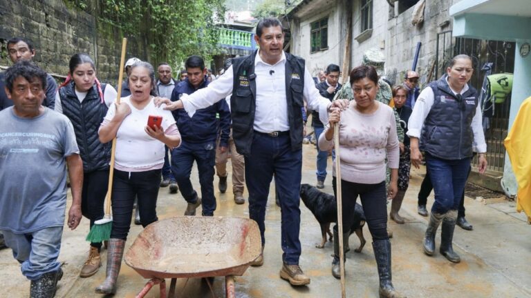 Gobierno de Puebla mantiene vigilancia y apoyo permanente a familias afectadas por lluvias en la Sierra Norte
