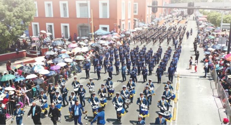 Desfilan 3 mil 400 alumnos en Conmemoración al “115 Aniversario de la Revolución Mexicana”