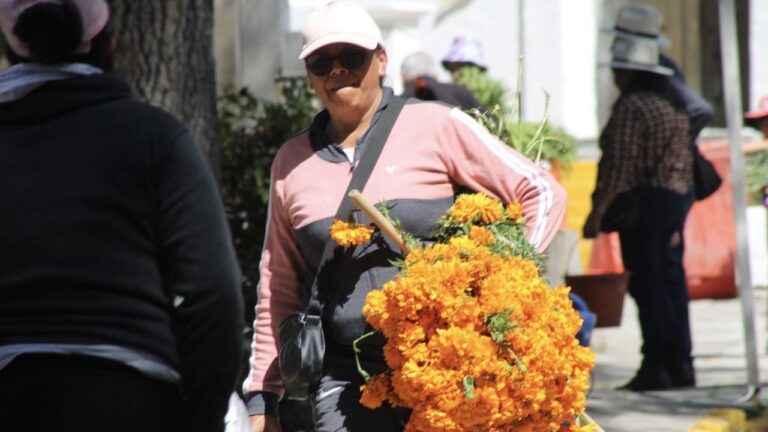 Gobierno de la Ciudad llama a prevenir golpes de calor durante visitas a panteones