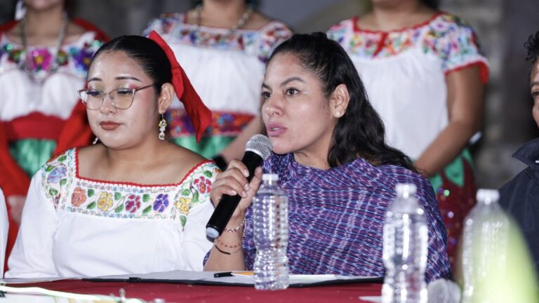 Anuncia Lupita Cuautle actividades de las floreras y castilleros durante Fiesta Patronal de San Andrés Apóstol