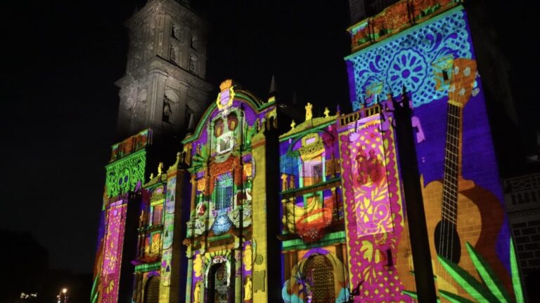Inaugura Pepe Chedraui videomapping conmemorativo al Día de Muertos con luz y tradición