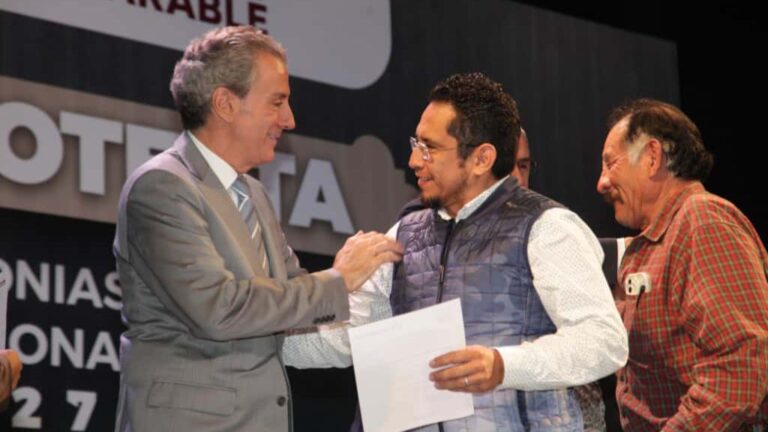 Entrega Pepe Chedraui constancias de mayoría a integrantes de Mesas Directivas de Vecinos