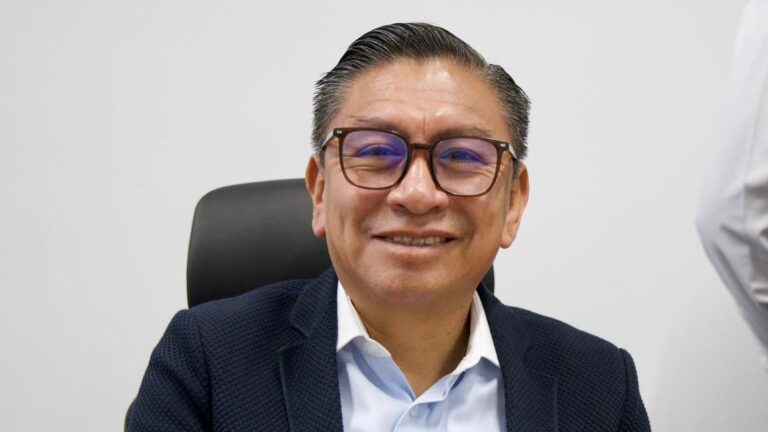 Propone JLF equidad educativa para estudiantes con hijos