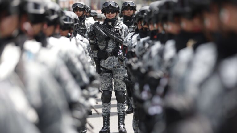 Denuncian irrupción ilegal de la policía en Xonacatepec, buscan fusil de la Guardia Nacional