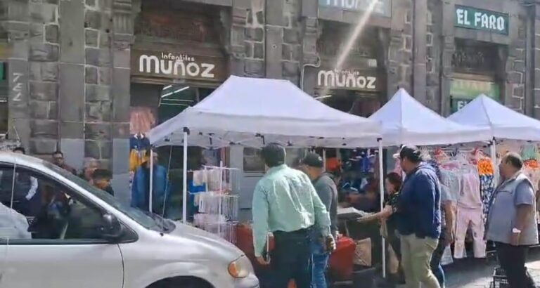 Por operativo,  ambulantes y personal de vía pública se enfrentan a golpes