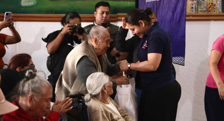 Comienza Lupita Cuautle quinta entrega de apoyos alimentarios
