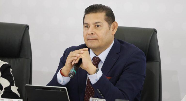 Gobierno de Puebla premia con 20% de apoyo directo a transportistas cumplidos