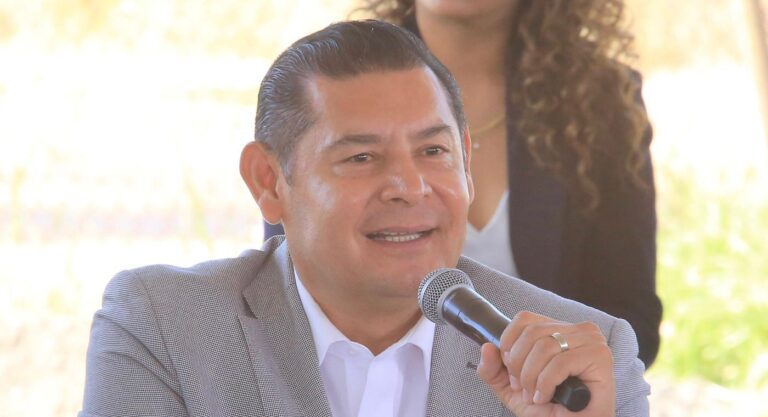 Drones, binomios y maquinaria especializada refuerzan operativo de búsqueda en Huauchinango